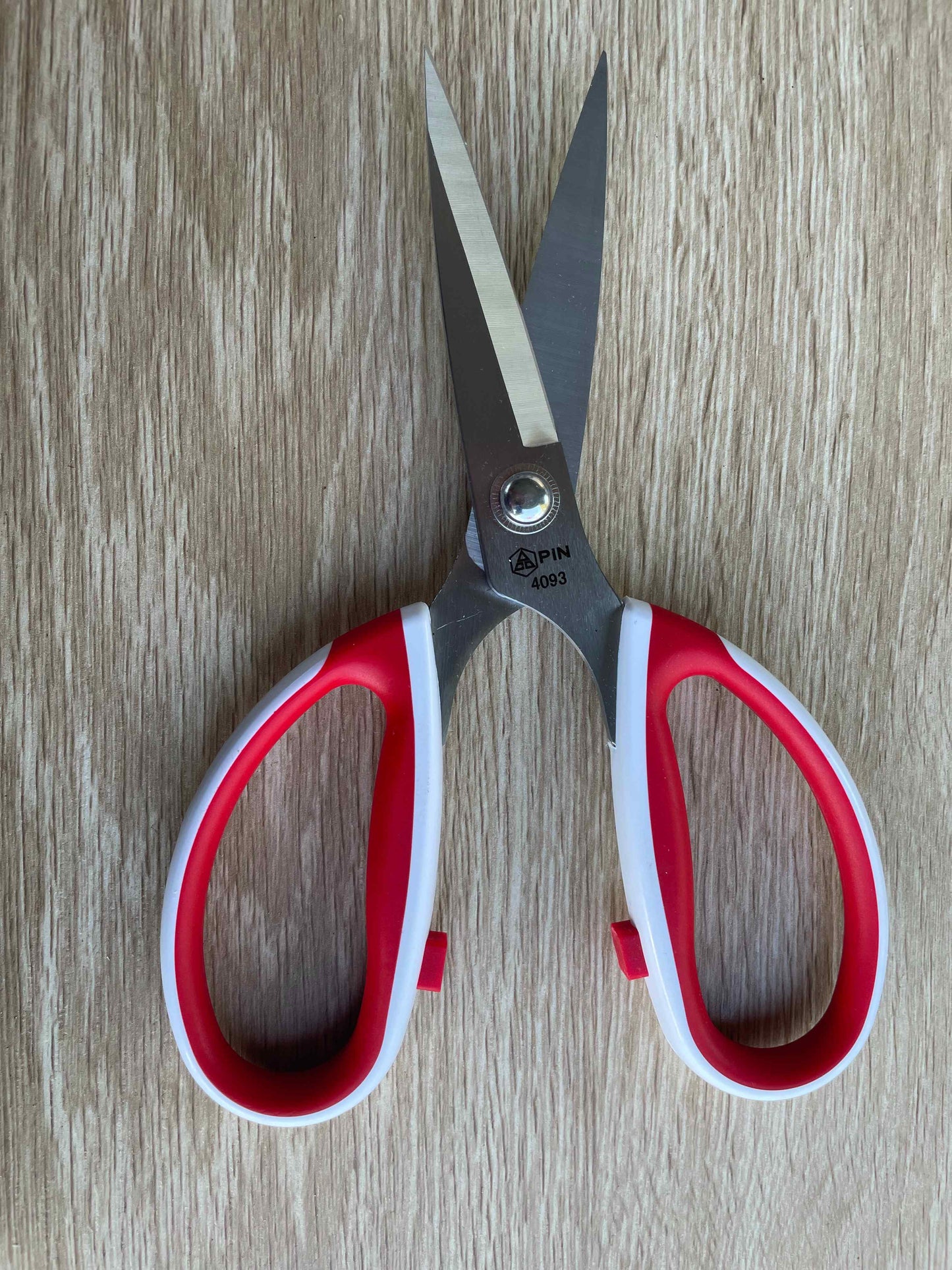 Front view of 4093PIN red and white handled fabric scissors